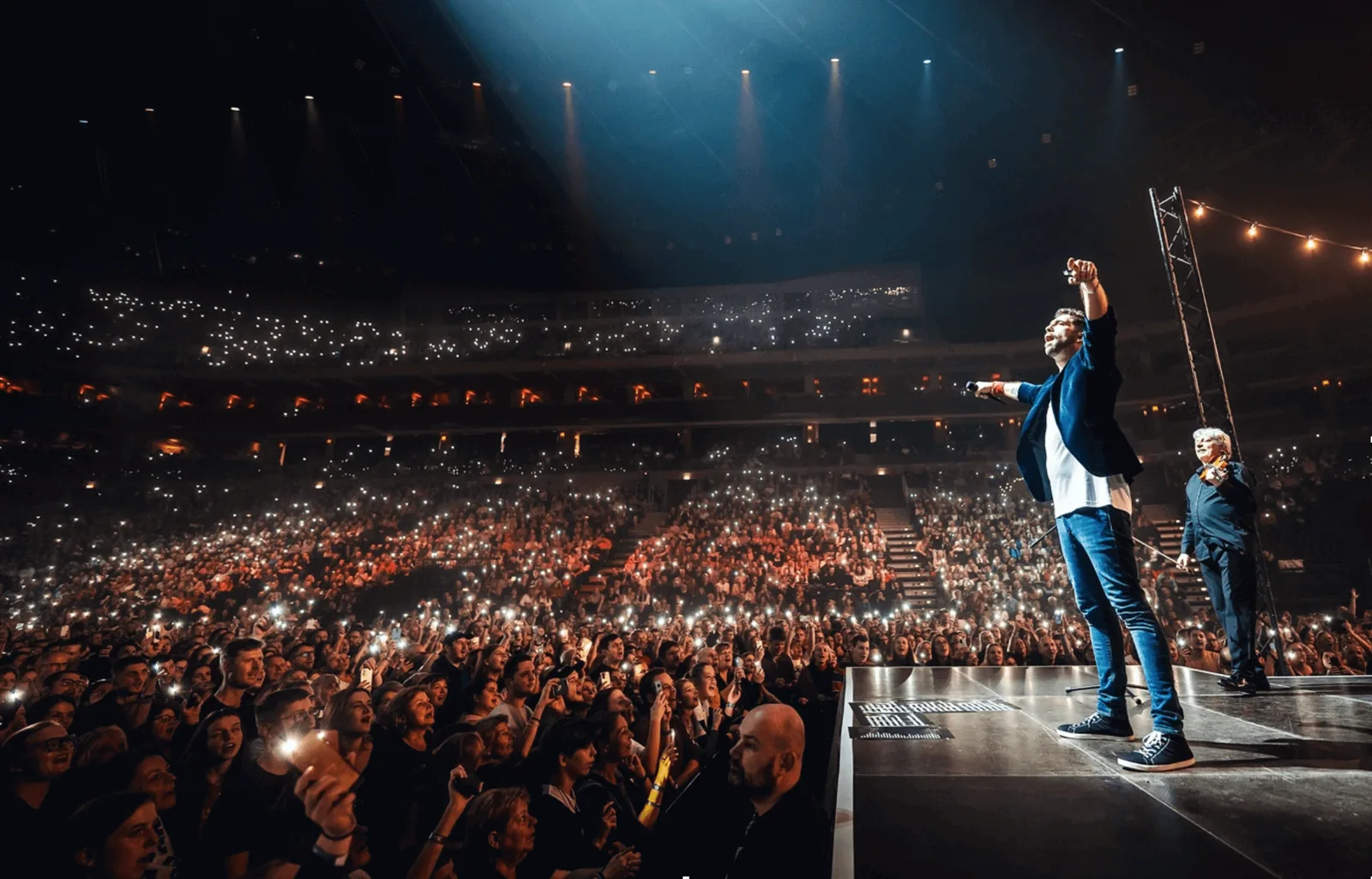 Vyprodaná O2 arena na koncertě kapely Jelen